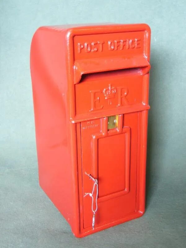 ERII Pole Mounted Post Box - po1