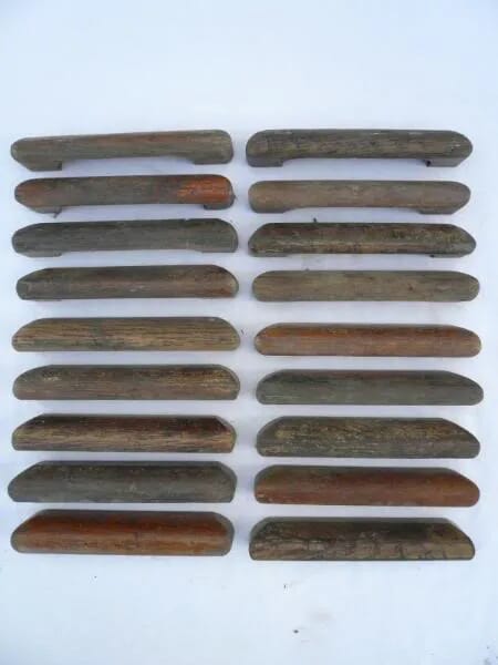 Set of 18 Woodern Desk Handles - 3804