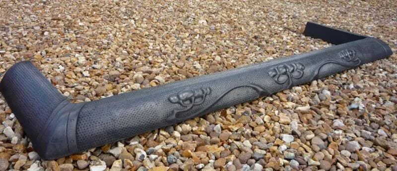 Cast Iron Art Nouvea Fender - 3970