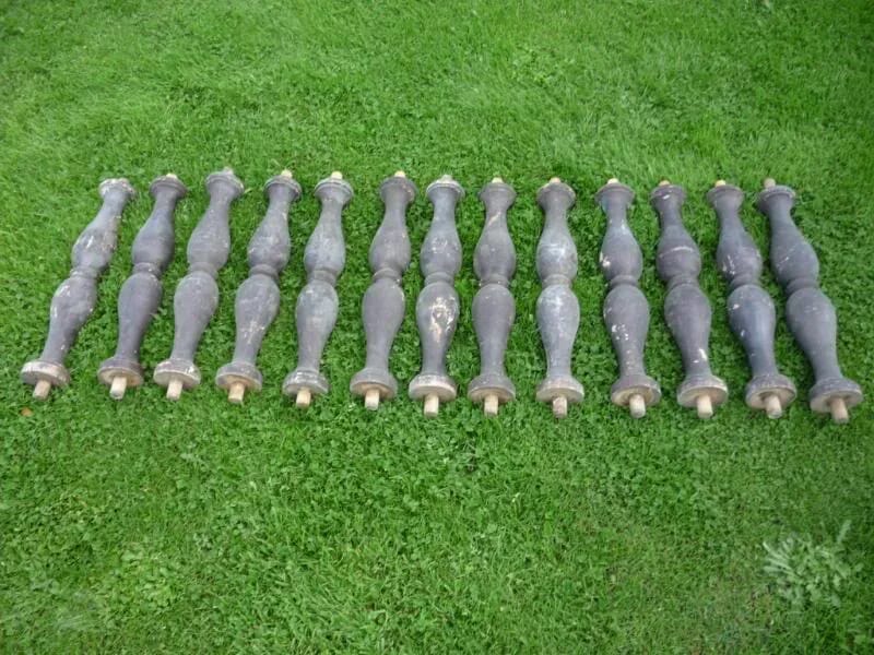 A set of 13 antique table legs - 4195
