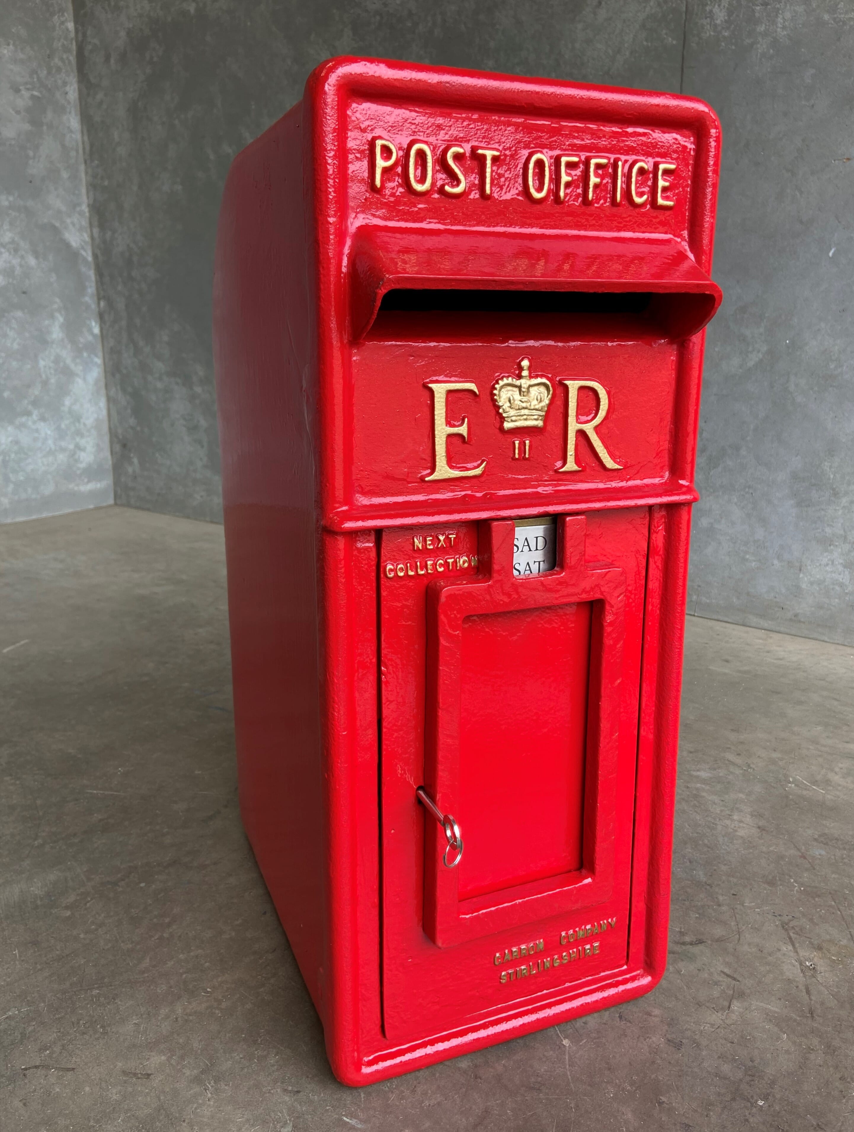 Original Cast Iron Post Office ER II Post Box - 9304a