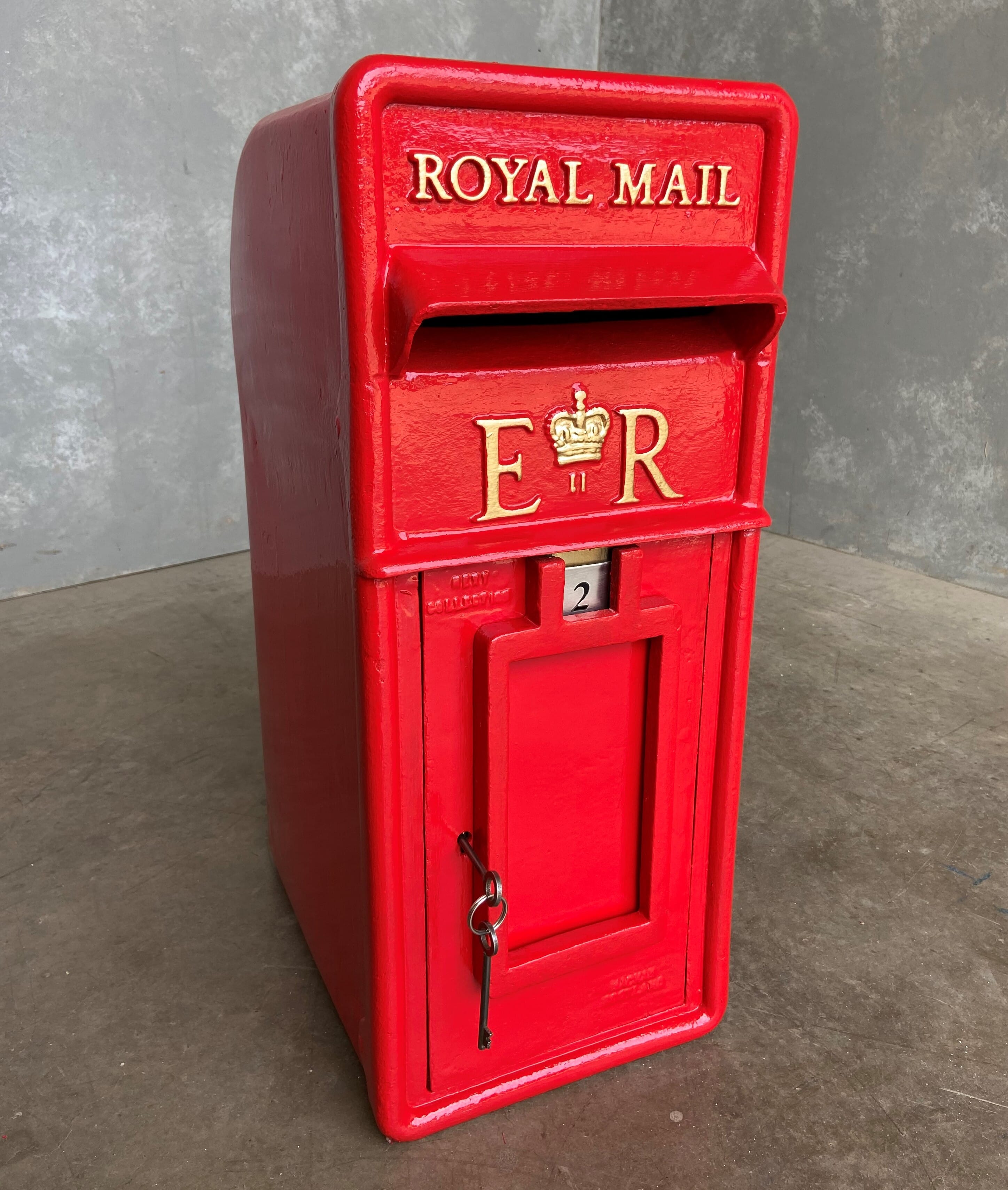 Genuine Royal Mail Pole Mounted Cast Iron ER II Post Box - 9591