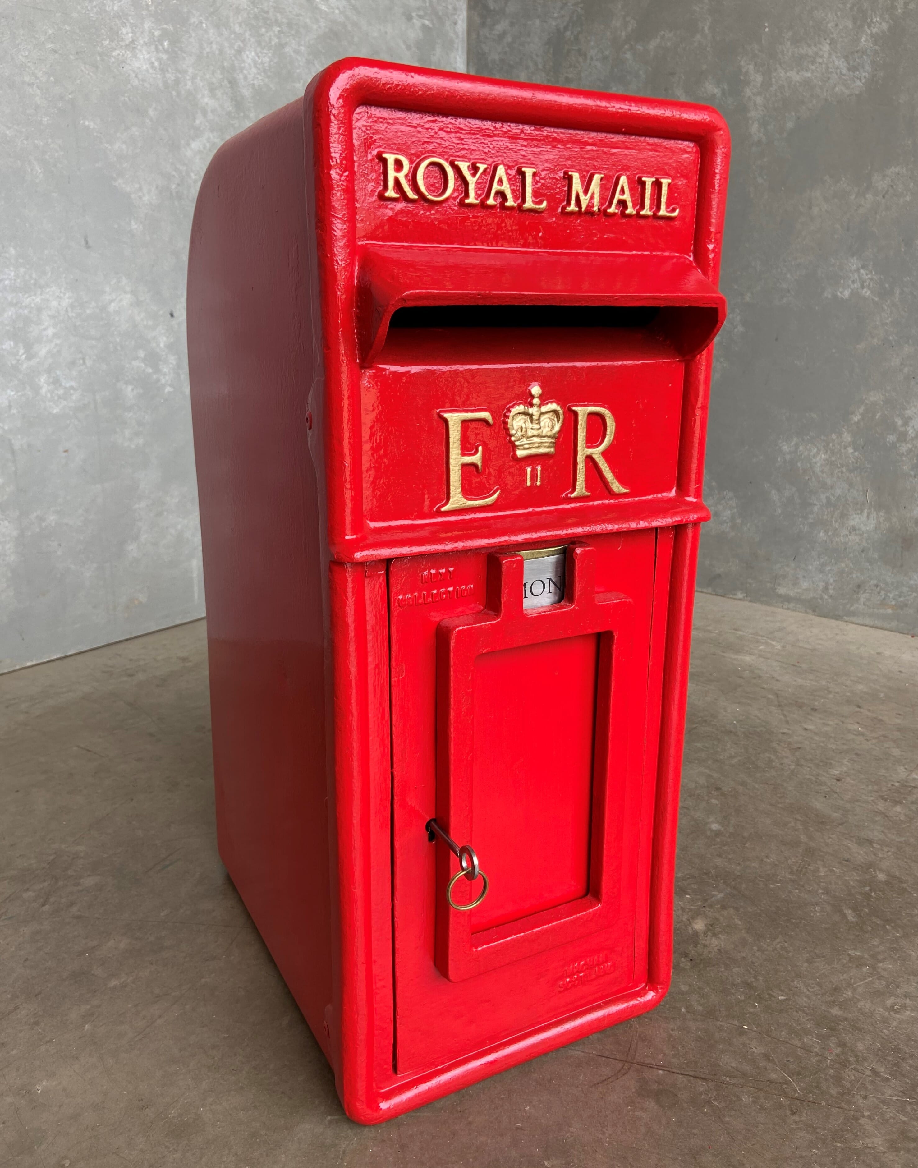 Royal Mail Genuine Cast Iron Pole Mounted ER II Post Box - 9586