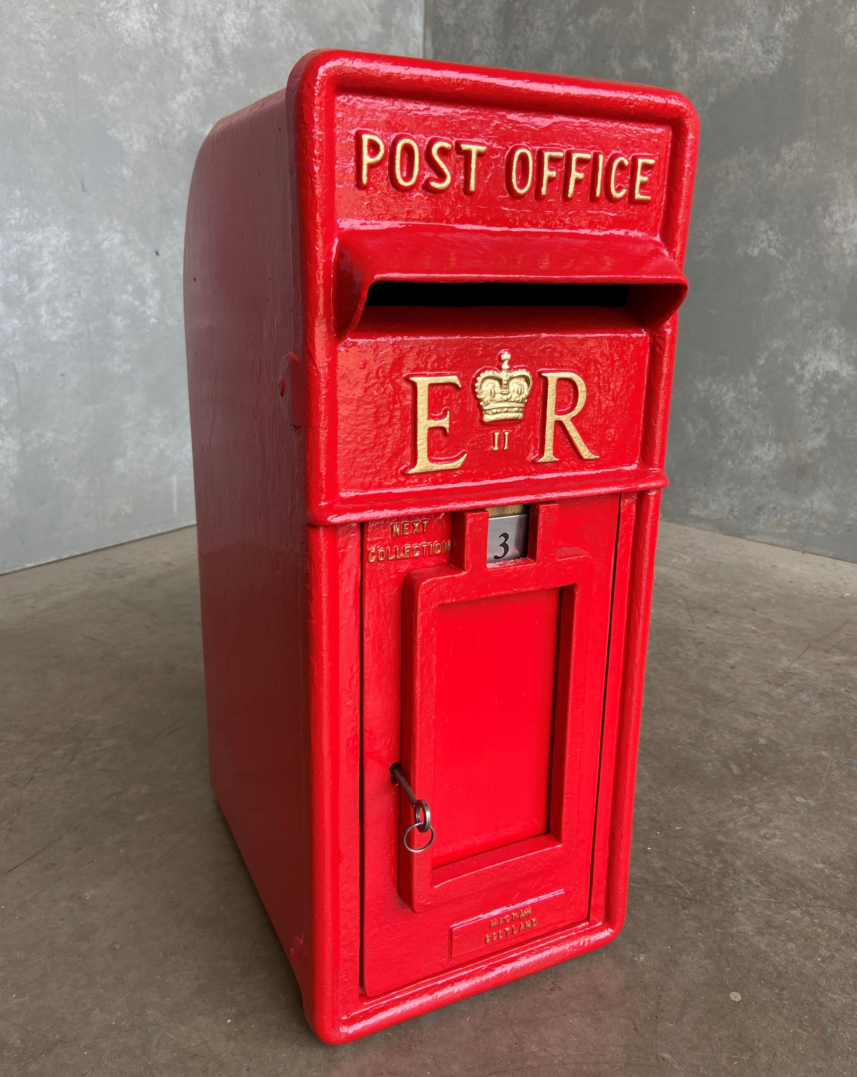 Genuine ER II Post Office Cast Iron Post Box - 9588