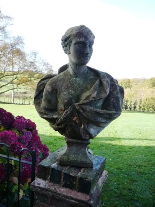 A vintage chilstone bust of Diana from Knebworth house - 4327