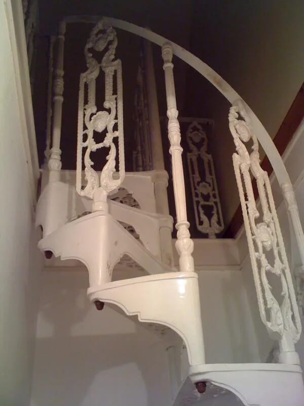 Reclaimed cast metal substantial spiral staircase - 4401