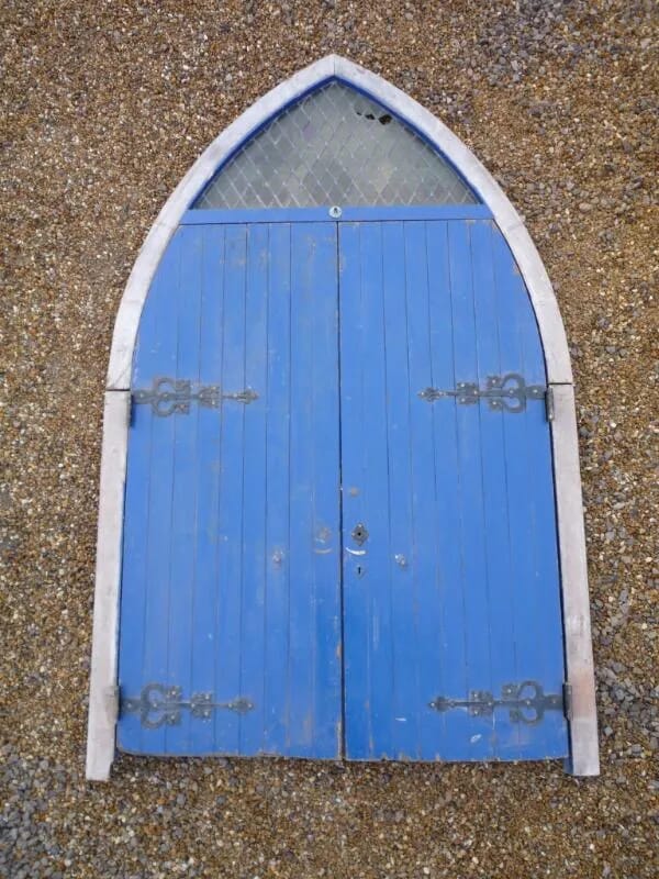 Pair of Pitch Pine Gothic Arched Church Doors With a Frame - 4434