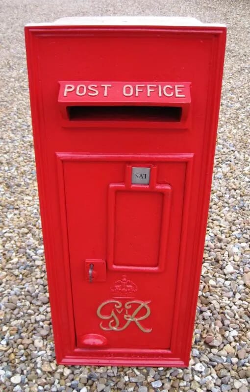 GR 6th post box - Antique with 2 doors front and rear - 4306