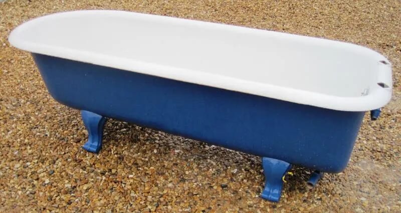 Reclaimed antique roll top cast iron bath - 4560