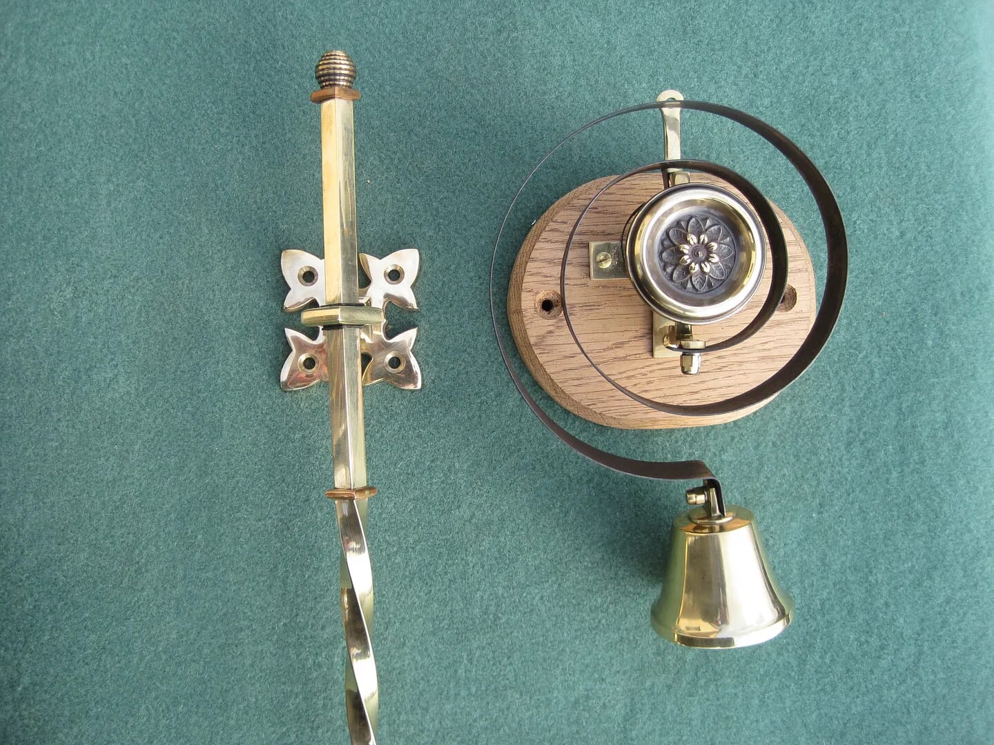 Lichfield Butlers Bell Pull and Bell with Flower - bpliabbpinbf