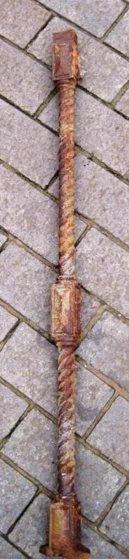 Reclaimed cast iron staircase balusters, balustrade, spindles - 4592