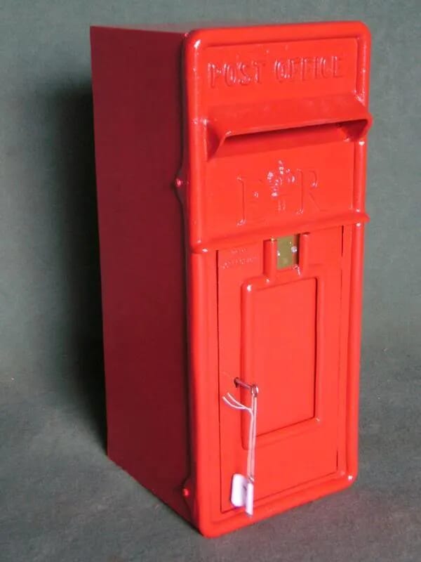 Original ERII Elizabeth Wall Mounted Post Box - po2