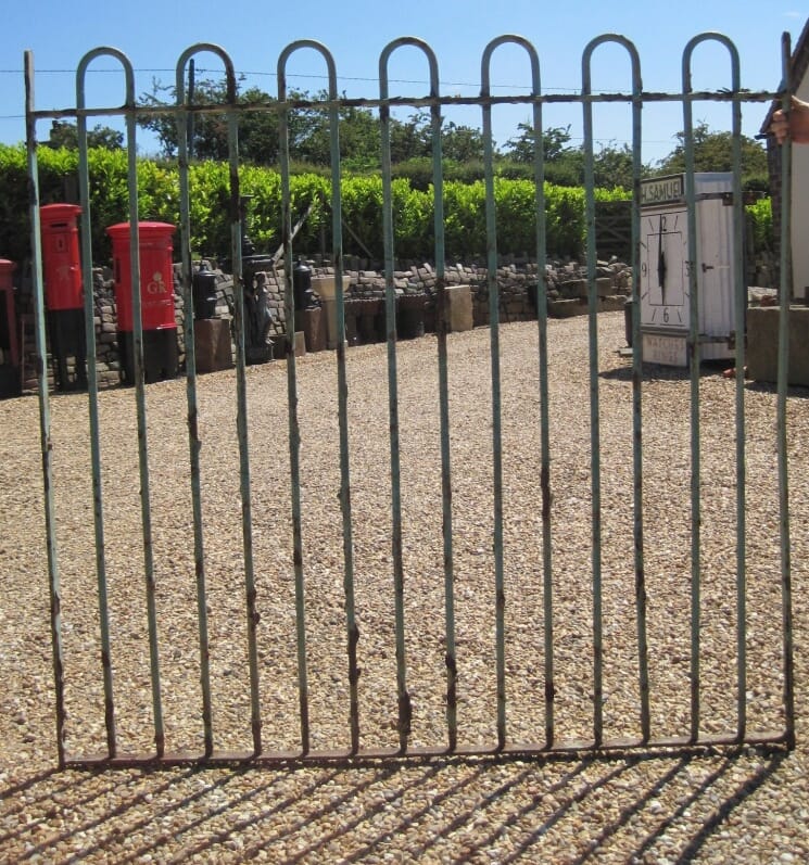 Set of 10 Antique Reclaimed Wrought Iron Railings - 4758