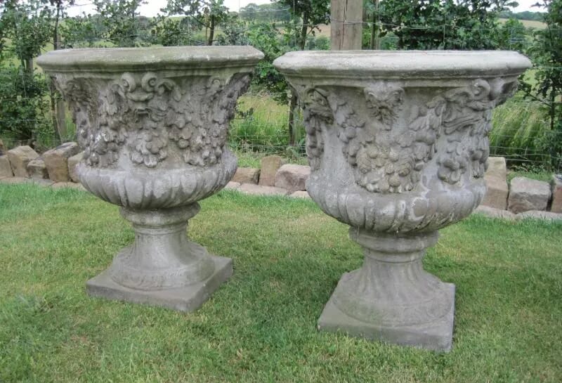 A Pair of Decorative Garden Urns - item 4787 - 4787/4788
