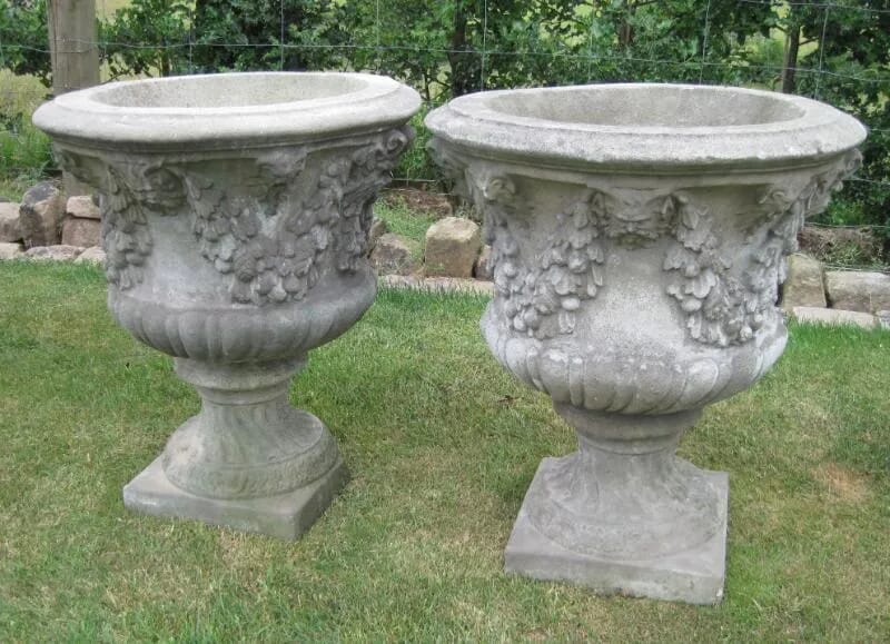 A Pair of Decorative Garden Urns - item 4789 - 4789/4790
