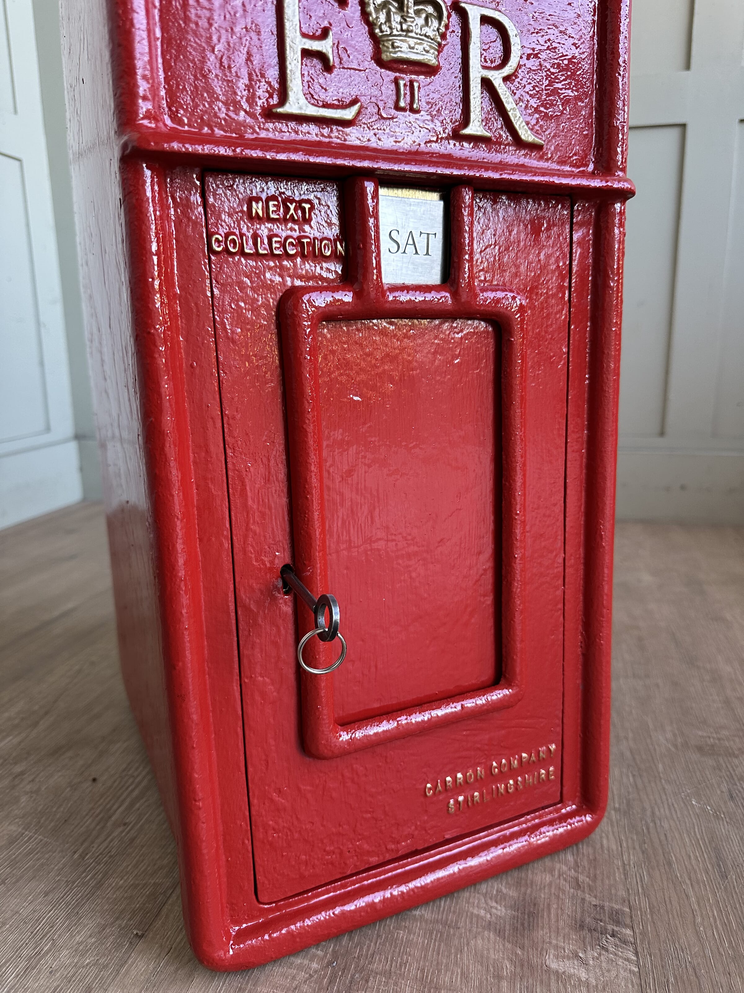 Post Office Cast Iron ER II Pole Mounted Post Box