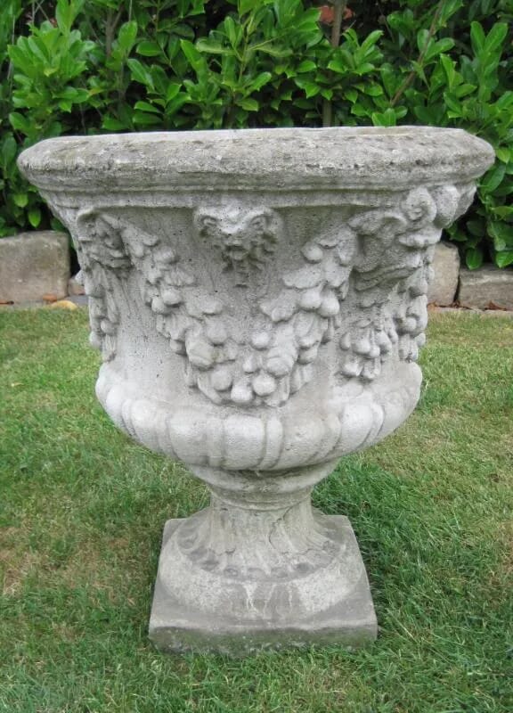 A Decorative Garden Urn - 4795