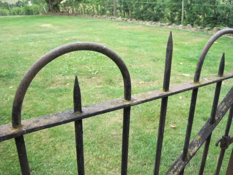 Large run of Antique Reclaimed Wrought Iron Gates and Railings - 4803