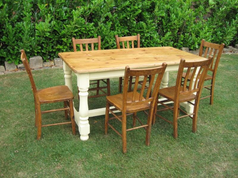 Painted base Table and a set of 6 original church chairs - 4842/4836
