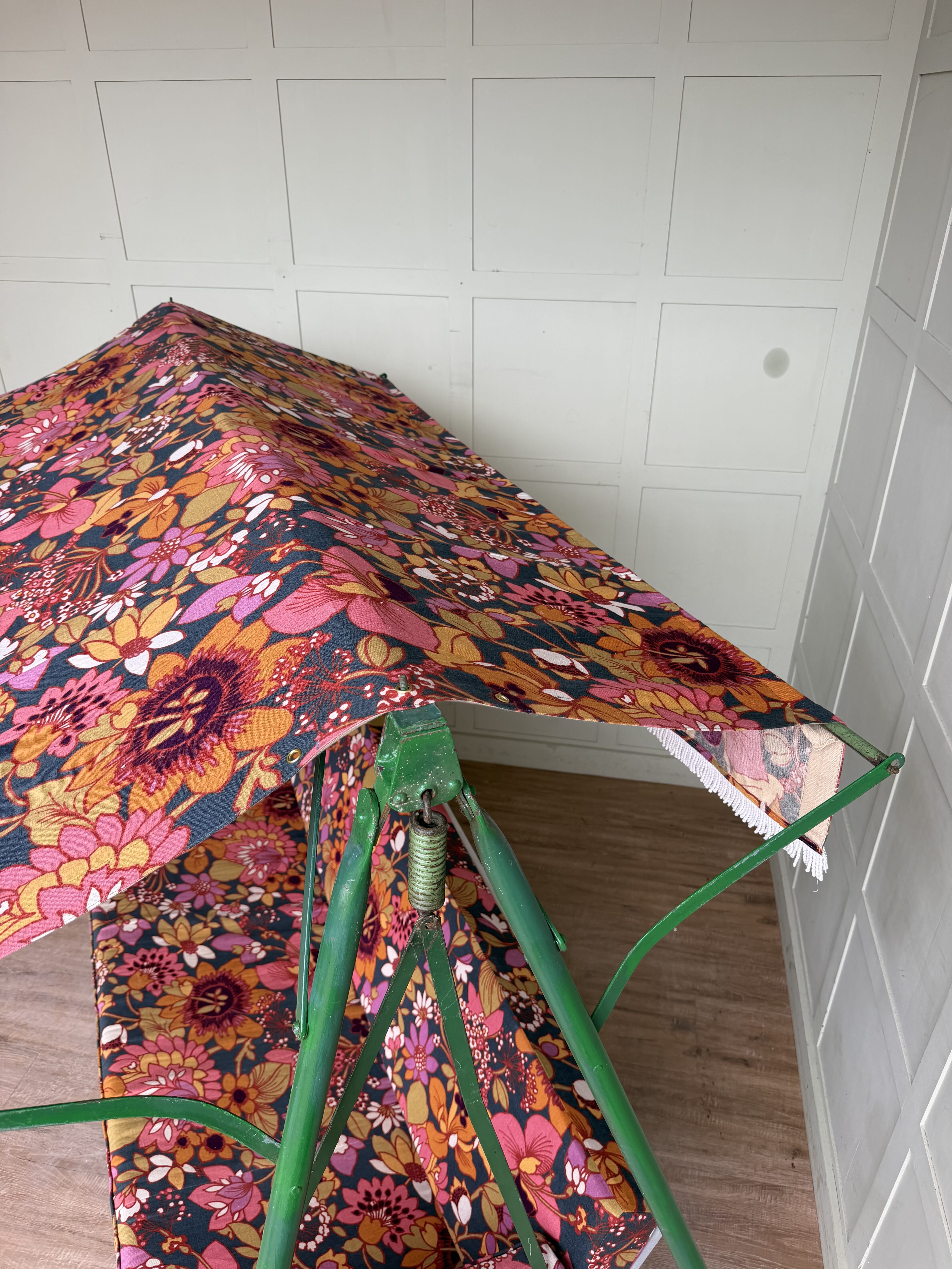 Excellent condition 3 seater swing seat for sale