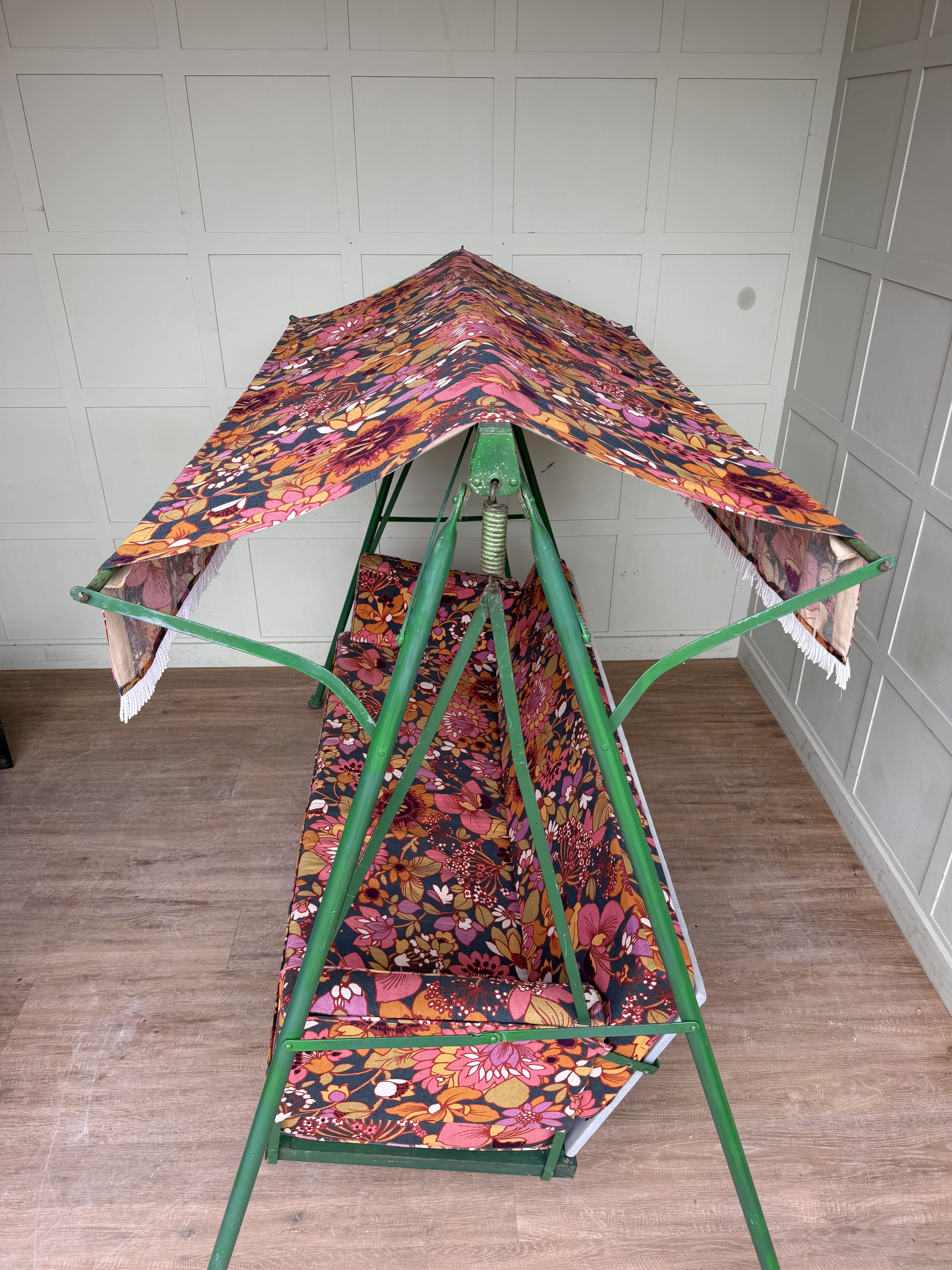 Classic 3 seater swing with adjustable canopy