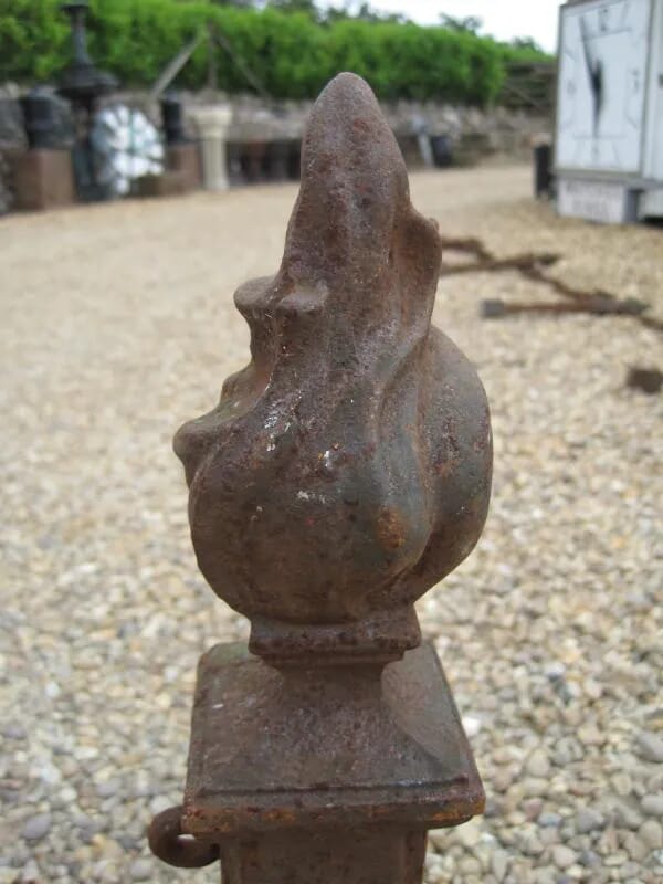 Victorian Wall Top Cast Iron Post and Chain Railings - 4966