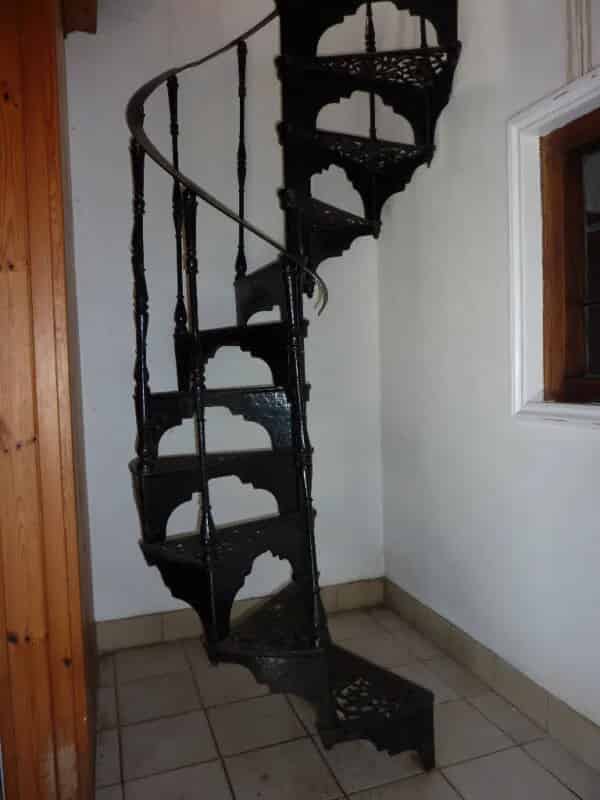 Antique Cast Iron 13 Steps Spiral Staircase with Landing Rail