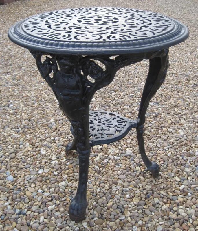 A Vintage Salvaged Cast Iron Garden Round Table - 5103