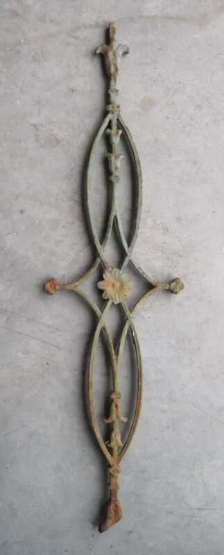 A Set of 17 Reclaimed cast iron staircase balusters - 4592