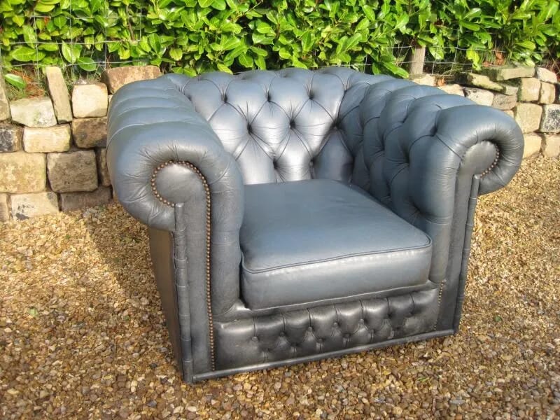 Antique Blue Leather Chesterfield Tub Chair - 5202