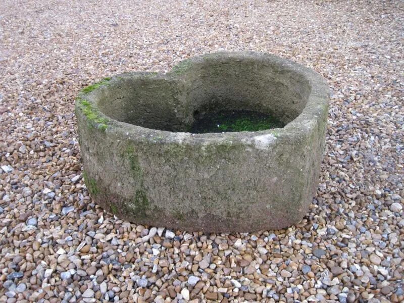 An Heart Shaped Antique Garden Trough - 5339