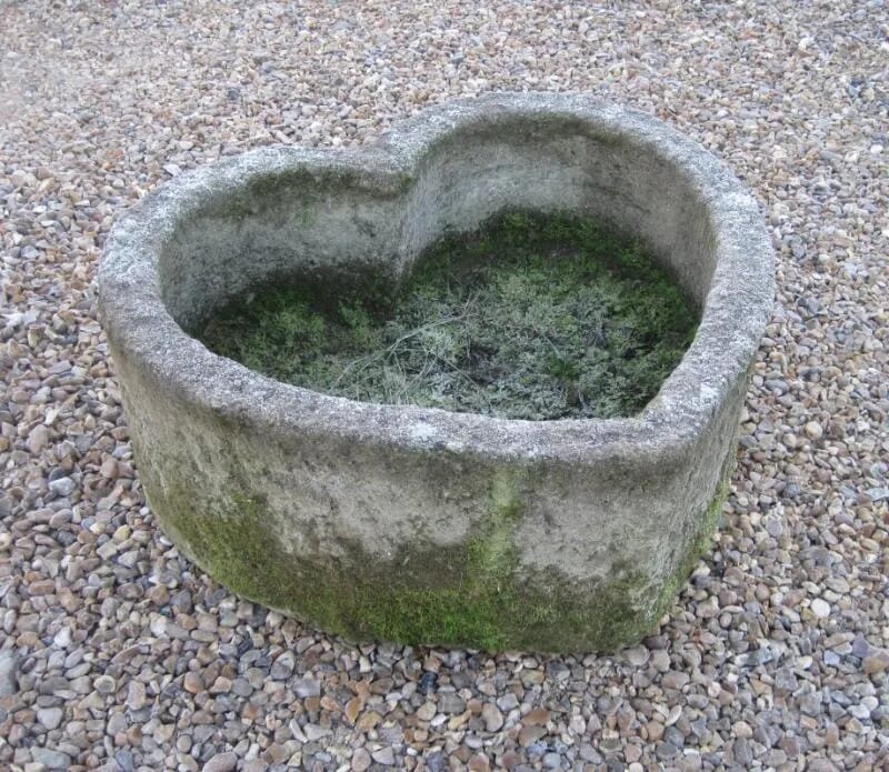 A Antique Garden Trough Heart Shaped - 5343