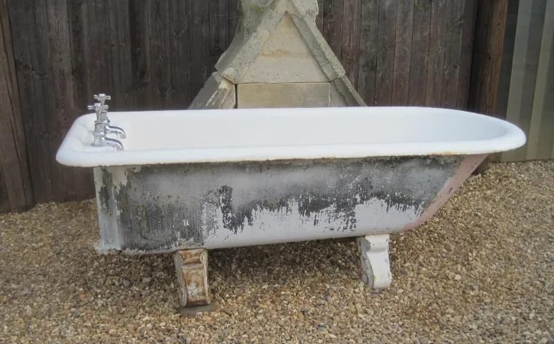 Salvaged antique large roll top cast iron bath - 4134