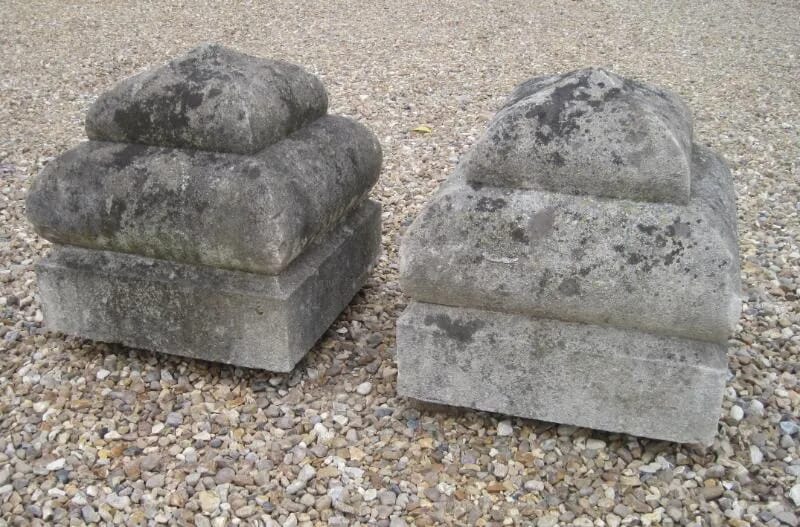 A pair of Portland Stone Gate Pier Finials - 5578