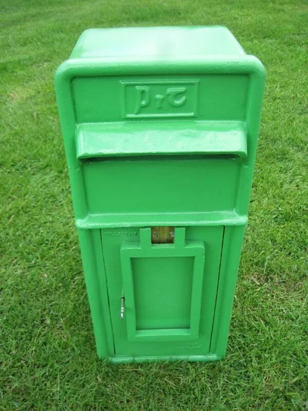 Pole Mounted Irish Post Box - po3/3333