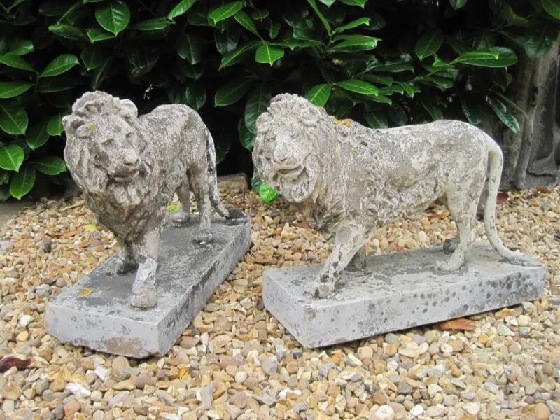 Decorative Pair of Small Interior Lions - 5589