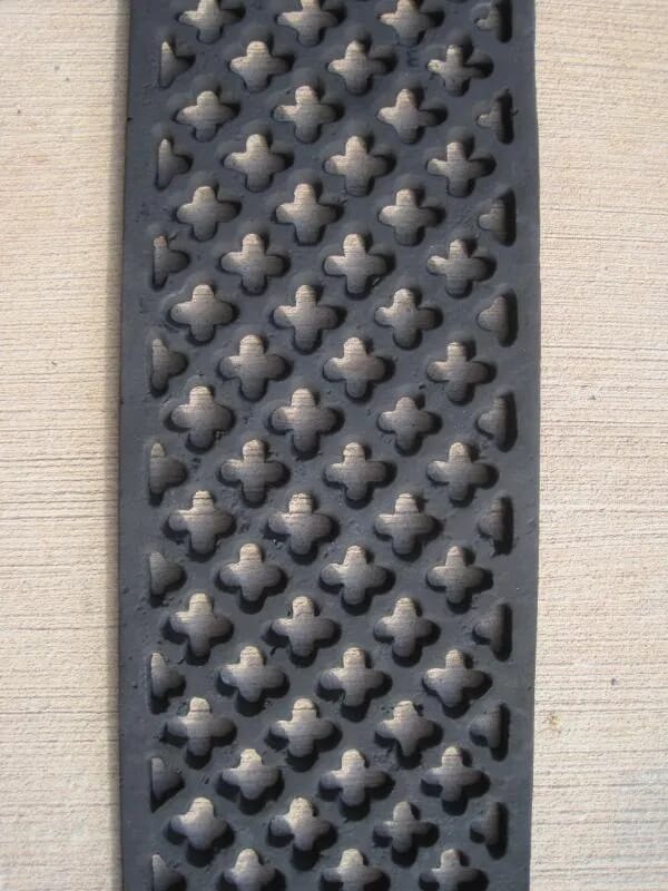 Cast Iron Floor Grilles With Quatrofoil Decorations - FG002