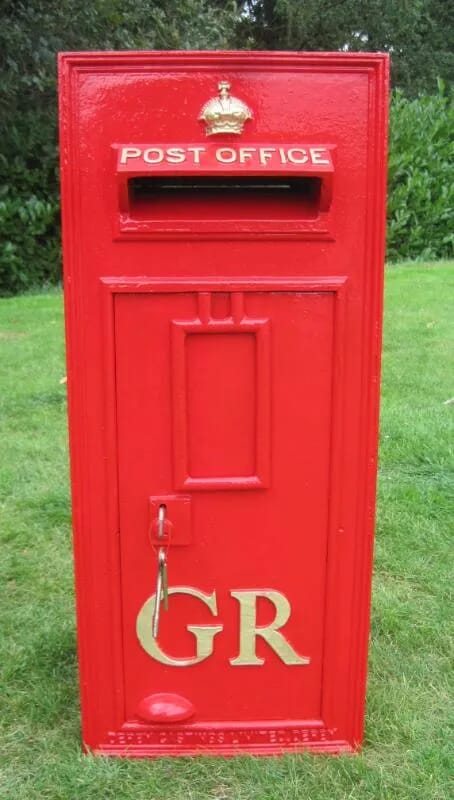 Wall Mounted GR Original Post Box - 5135