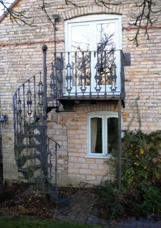 Antique Cast Iron Spiral Staircase Set with Balcony - 5849