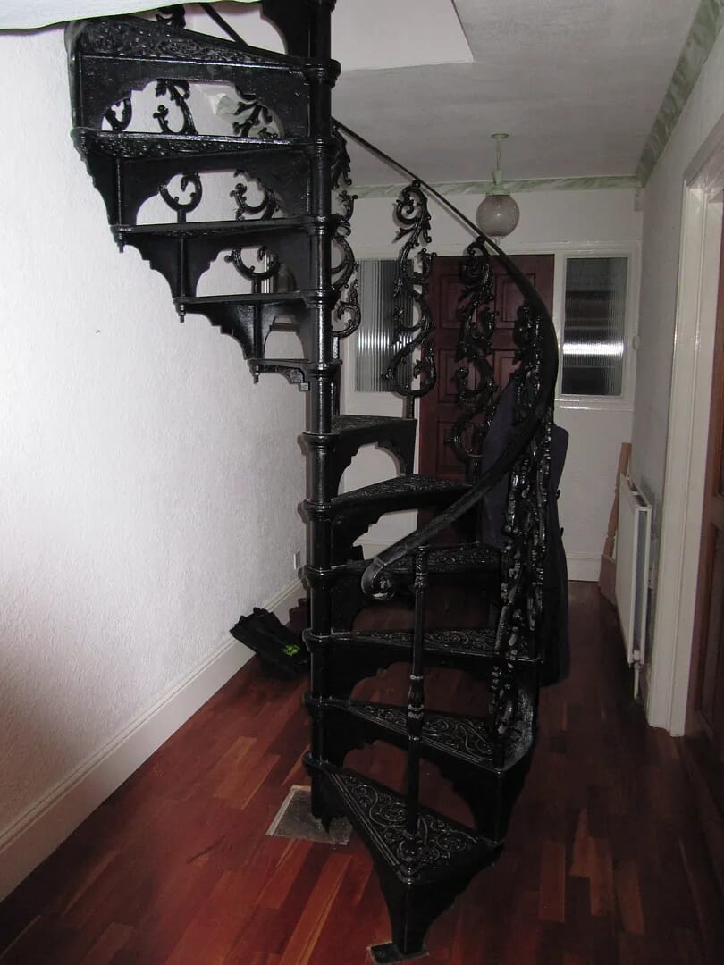 Antique Cast Iron Spiral Staircase with 2 small balcony rails - 6186