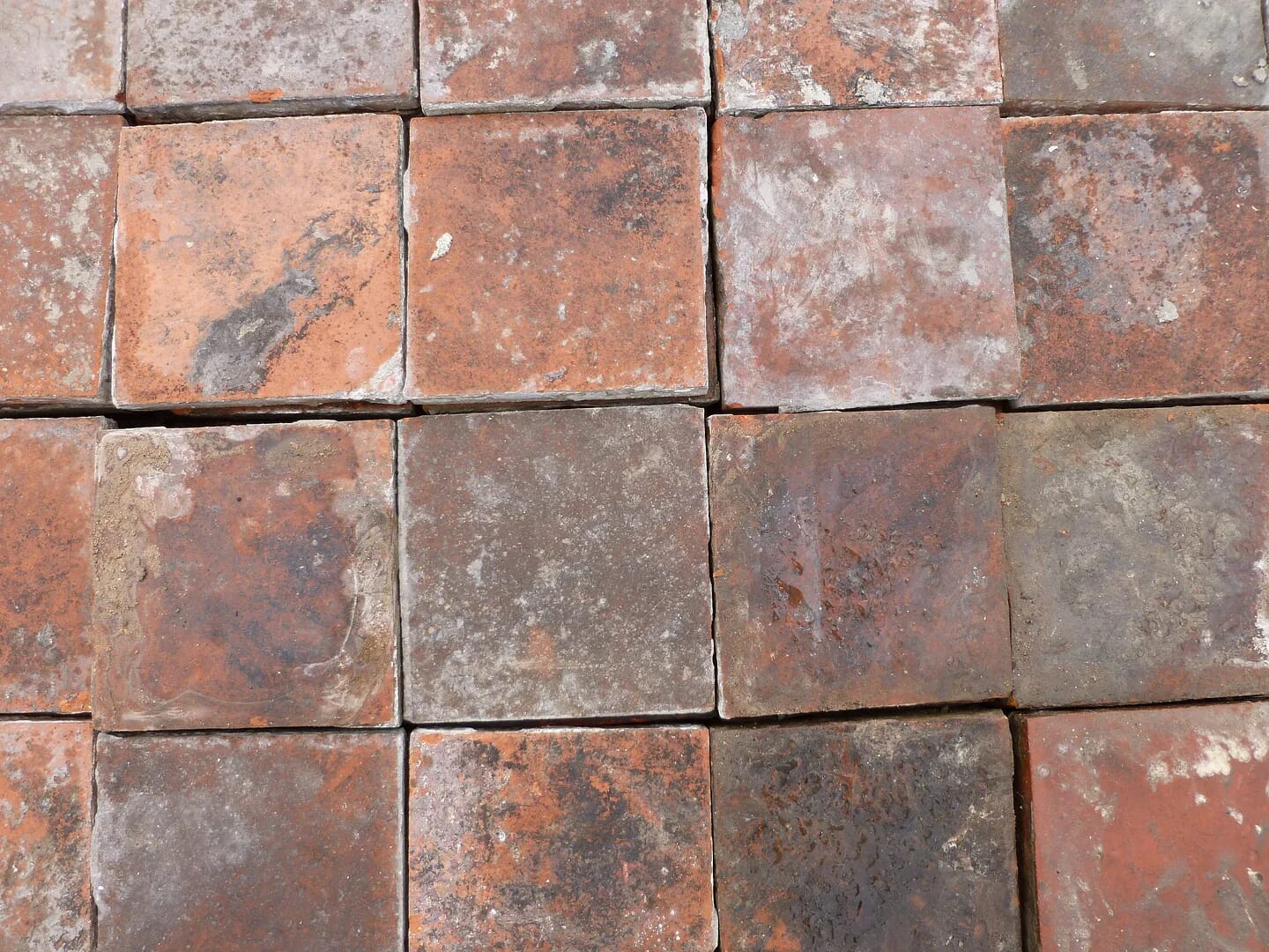 Pallet of 260 Victorian Quarry Floor Tiles - 6059