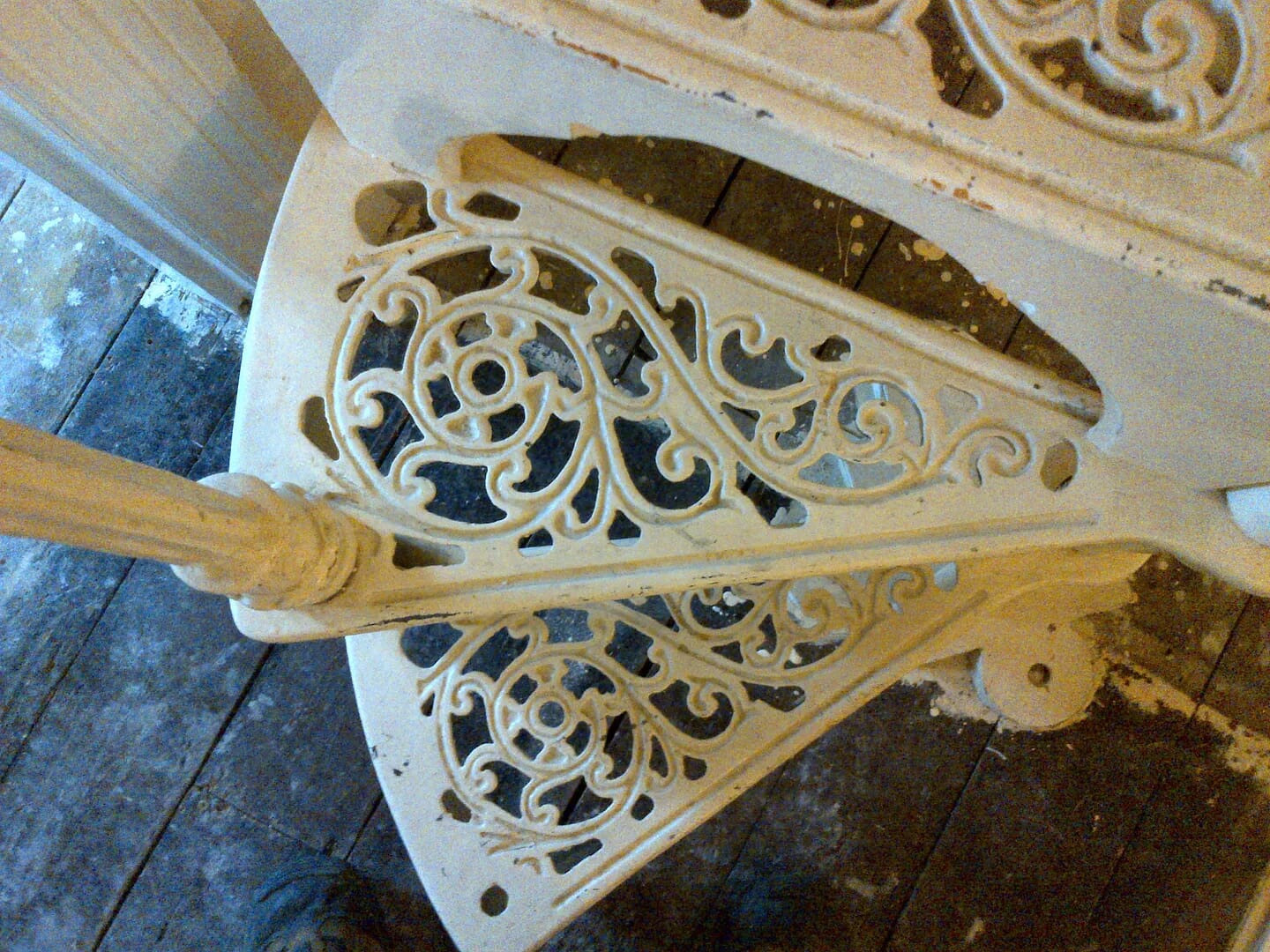Reclaimed Cast Iron Spiral Staircase 14 Steps - 6320