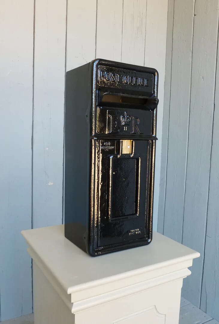 Salavaged Original ERII Wall Mounted Post Box - po12
