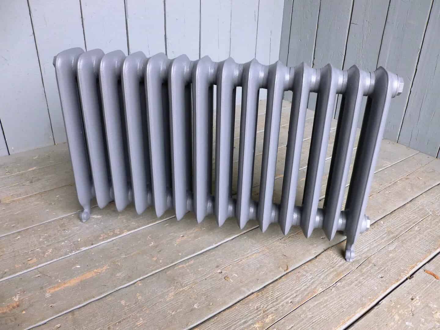 Cast Iron Duchess Radiator - 14 Sections - 590mm Tall x 994mm Long
