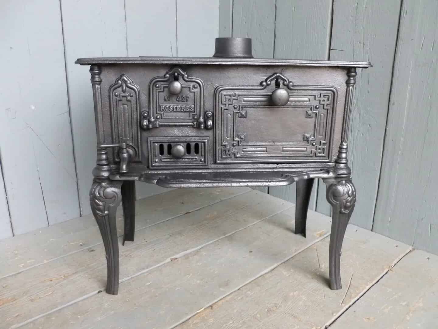 Antique Reclaimed Kitchen Range or Stove<br>With a Hot Water Chamber and Tap