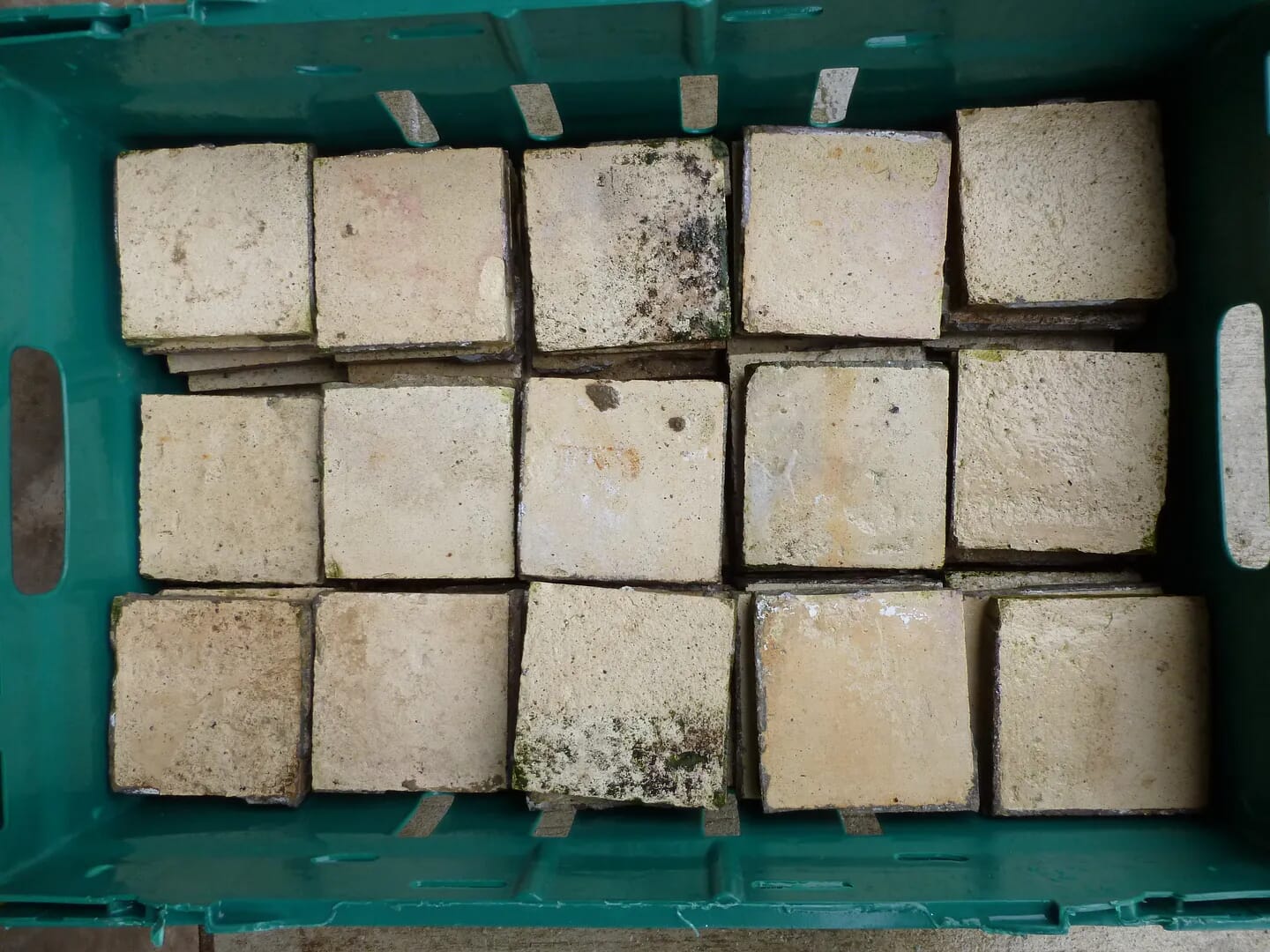 Pallet of 93 Victorian Quarry Floor Tiles - 6542