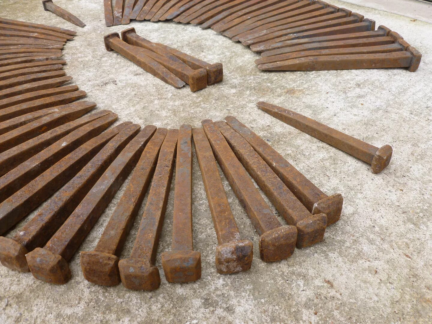 60 Antique Nails - 6714