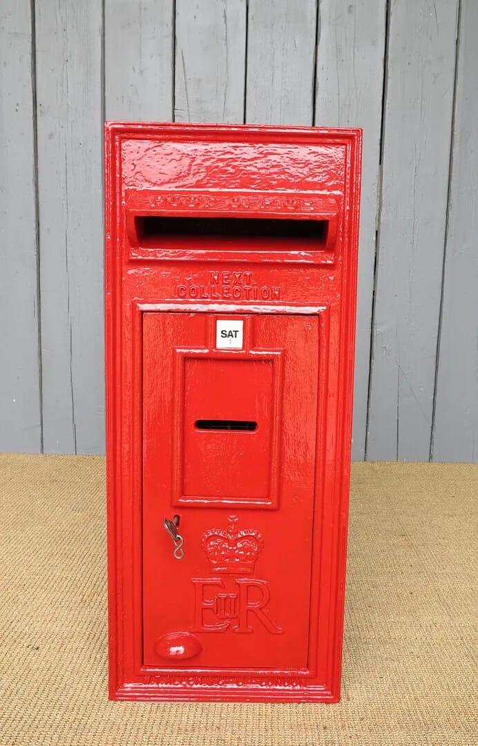 Antique ERII Wall Mounted Post Box - 6431