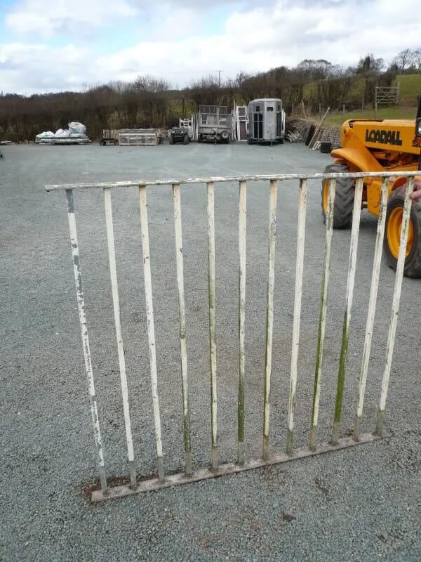 2 pieces of 4ft tall solid iron galvanised railings - 3190