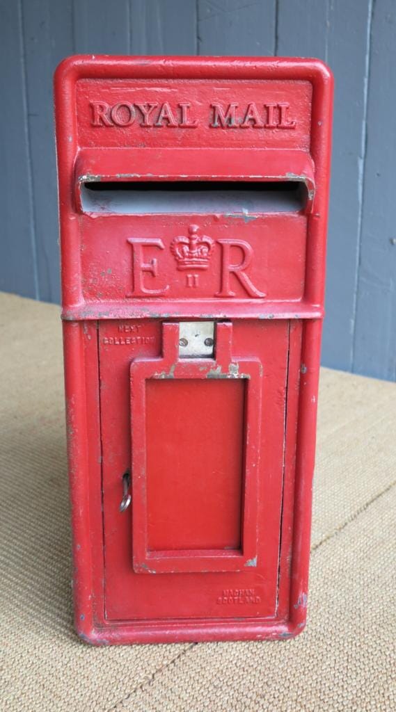 Royal Mail Pole Mounted ERII Post Box - 6873